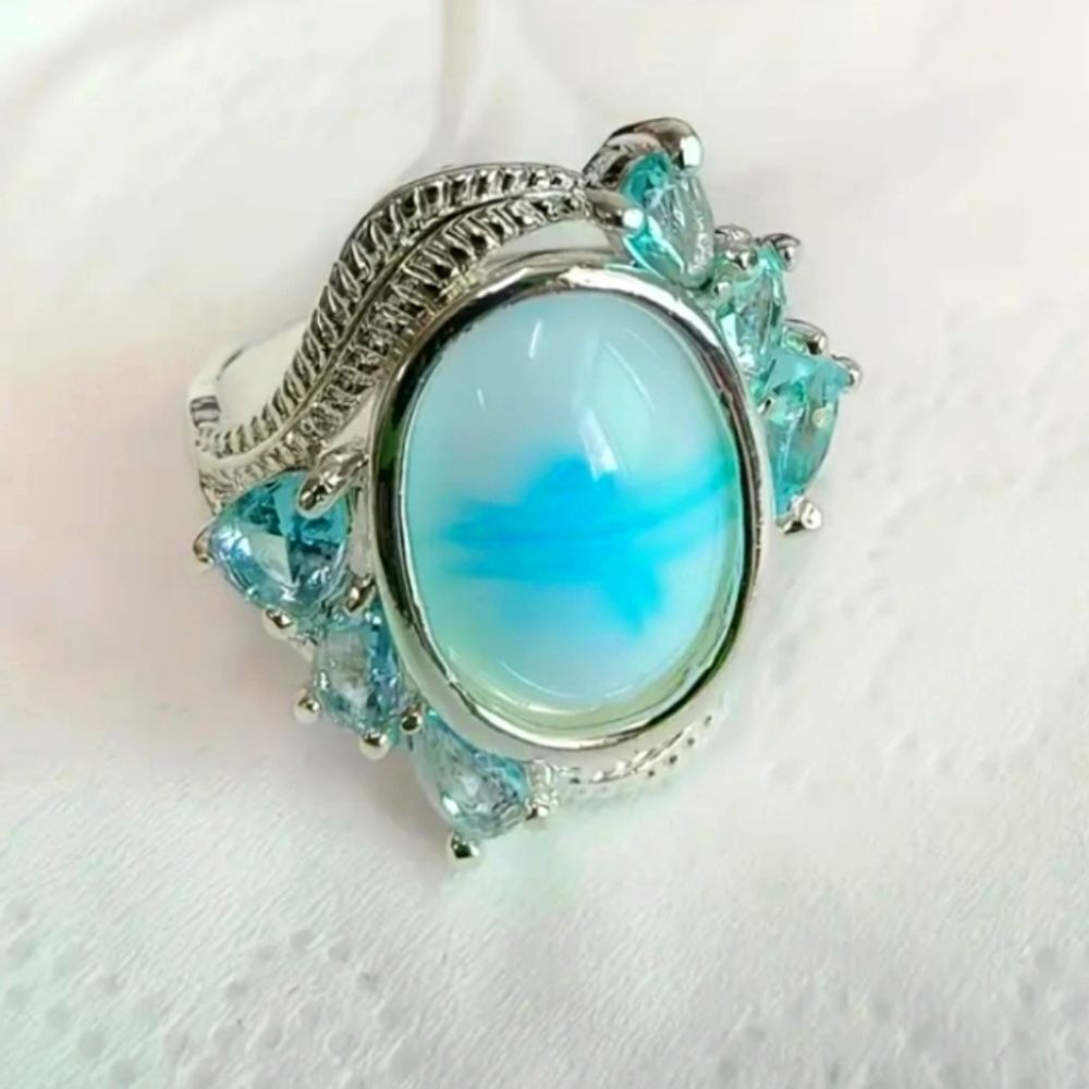 Ladies Dazzling Sea blue Lab Created Stones unisex Wedding ring sz 5